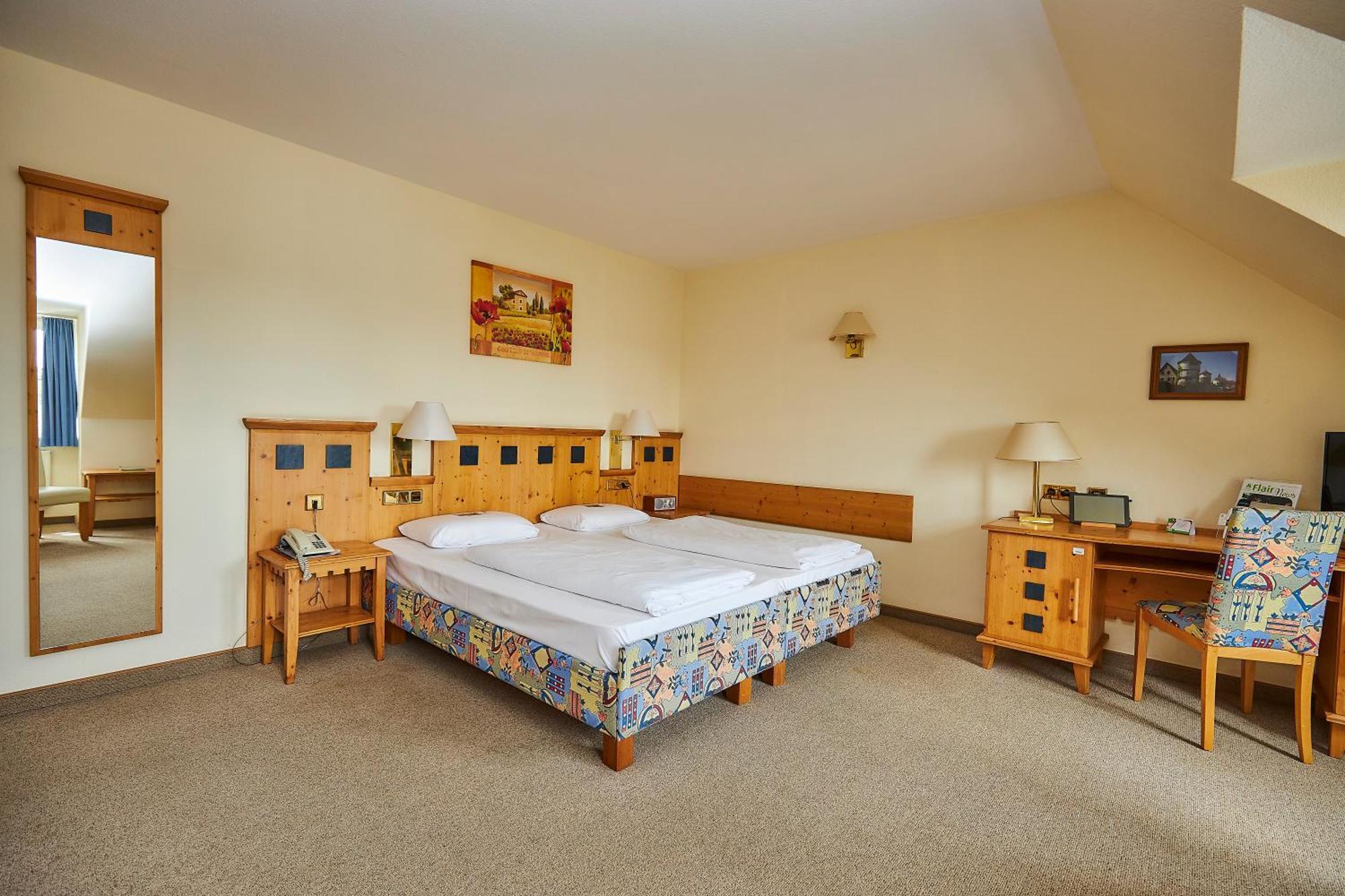 Flair-Hotel Zum Benediktiner Schwarzach am Main Kültér fotó