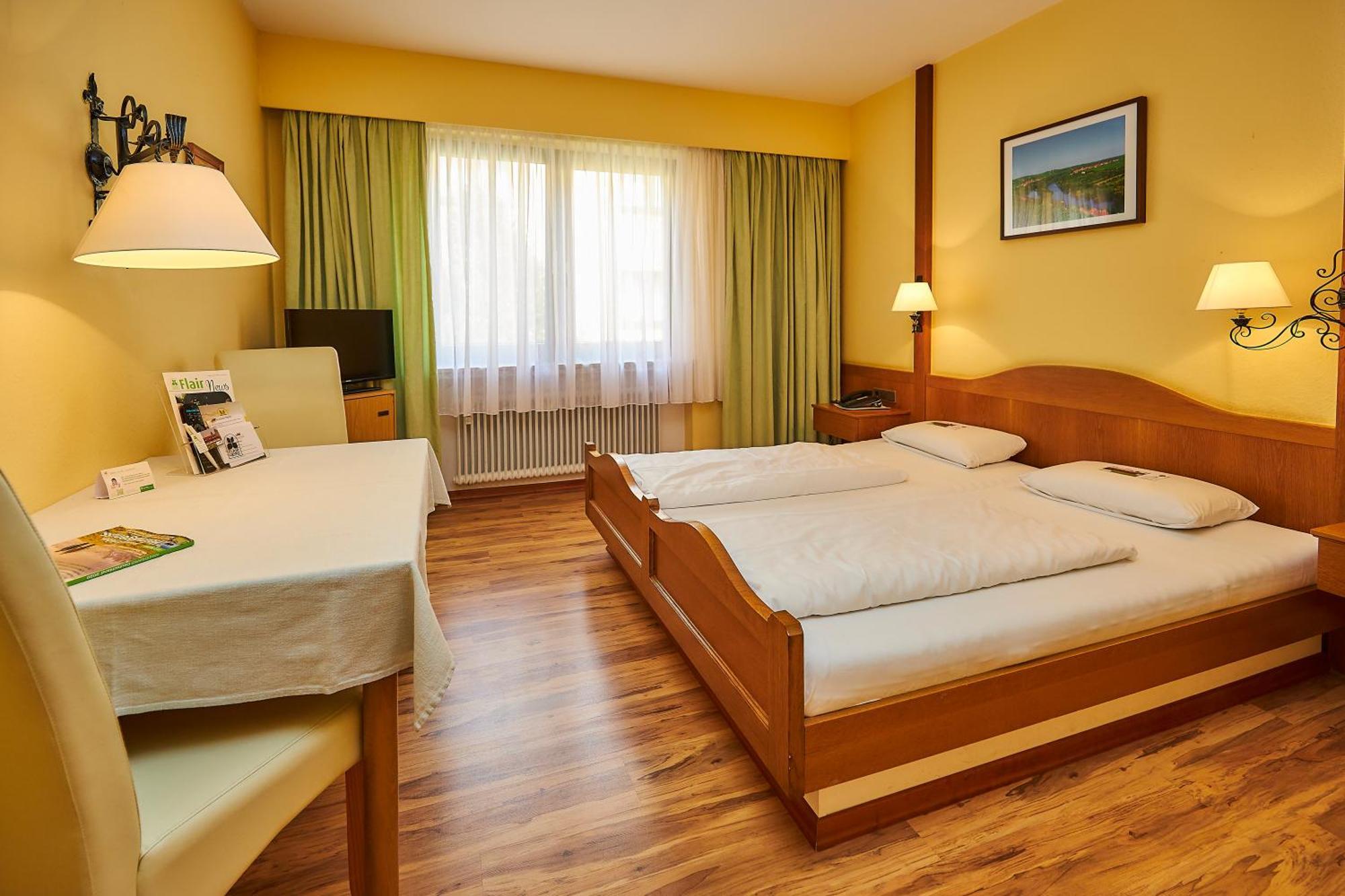 Flair-Hotel Zum Benediktiner Schwarzach am Main Kültér fotó